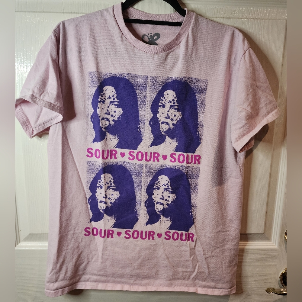 Hot Topic Olivia Rodrigo Pink and Purple Graphic Tee Size Large